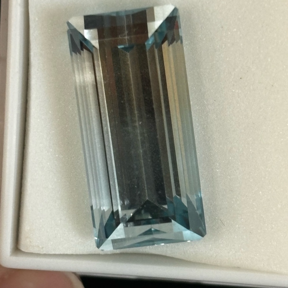 25.00CT Bi-Color Topaz-Loose Stone